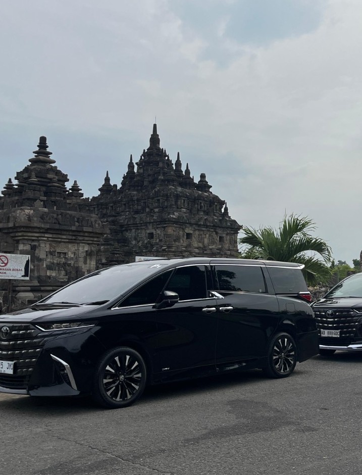 Rental Mobil Alphard Solo untuk Wisata Keluarga Nyaman dan Aman